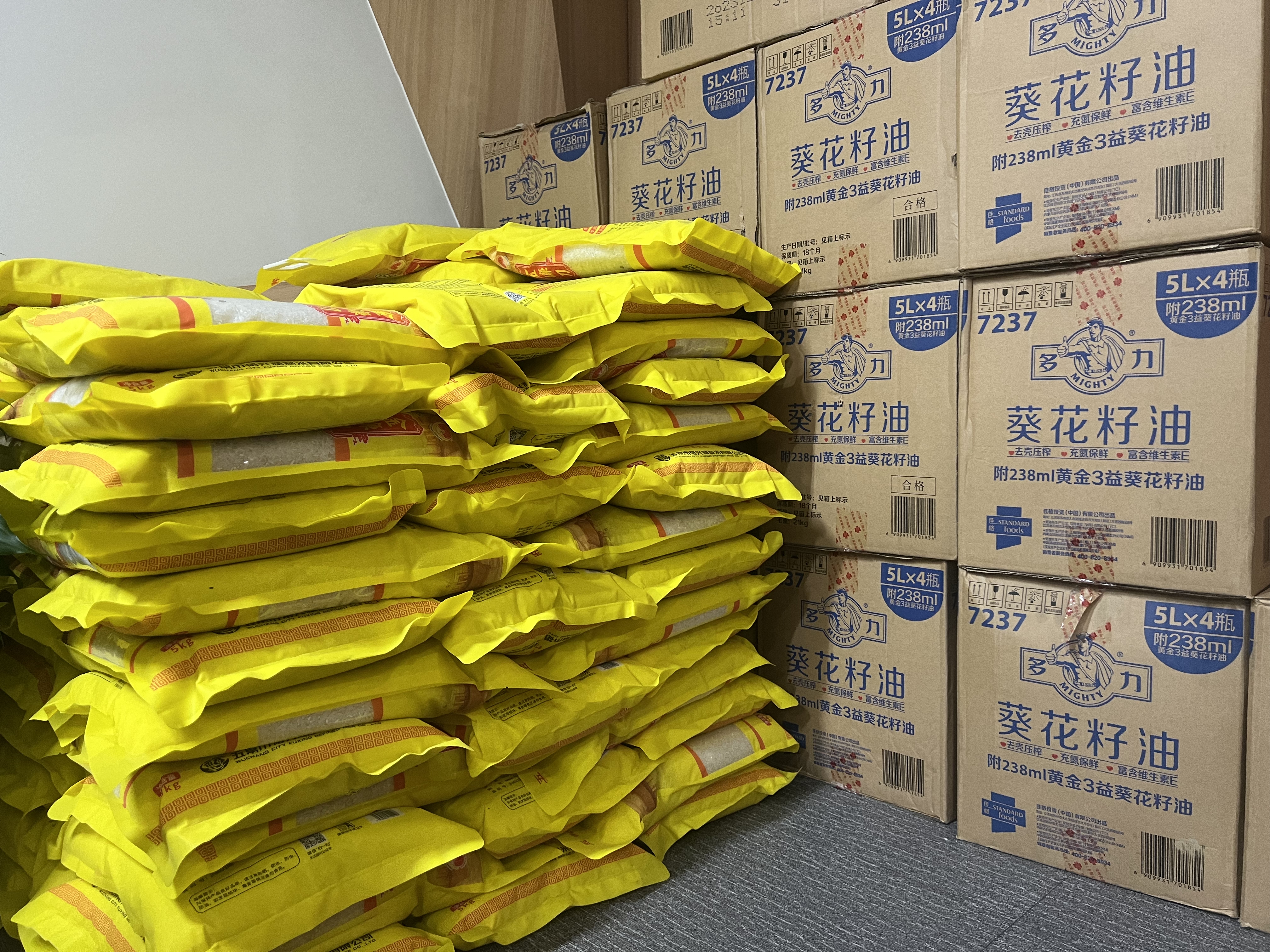 新春送温暖 j9国际站备用文创集团工会发放春节福利