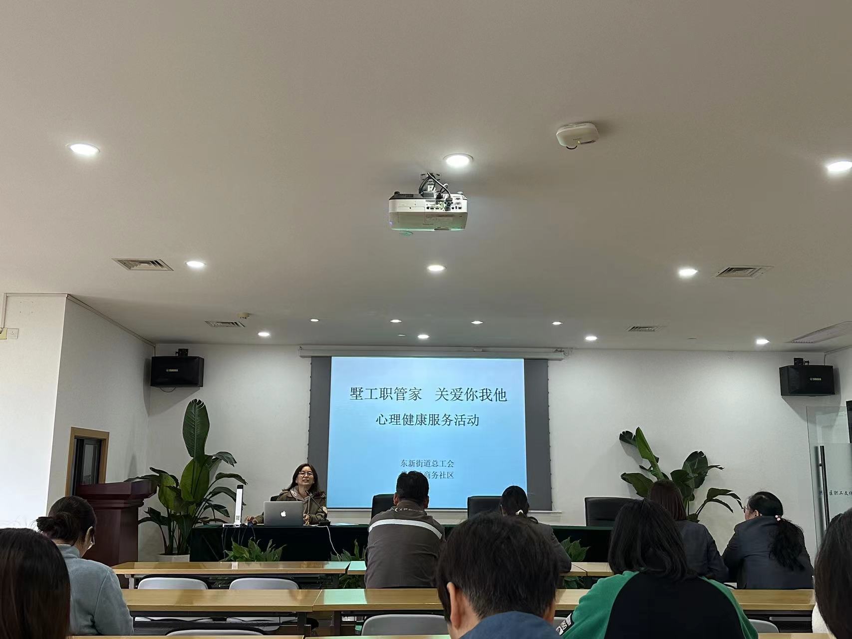 水晶城参与墅工职管家—生理；逝嘌