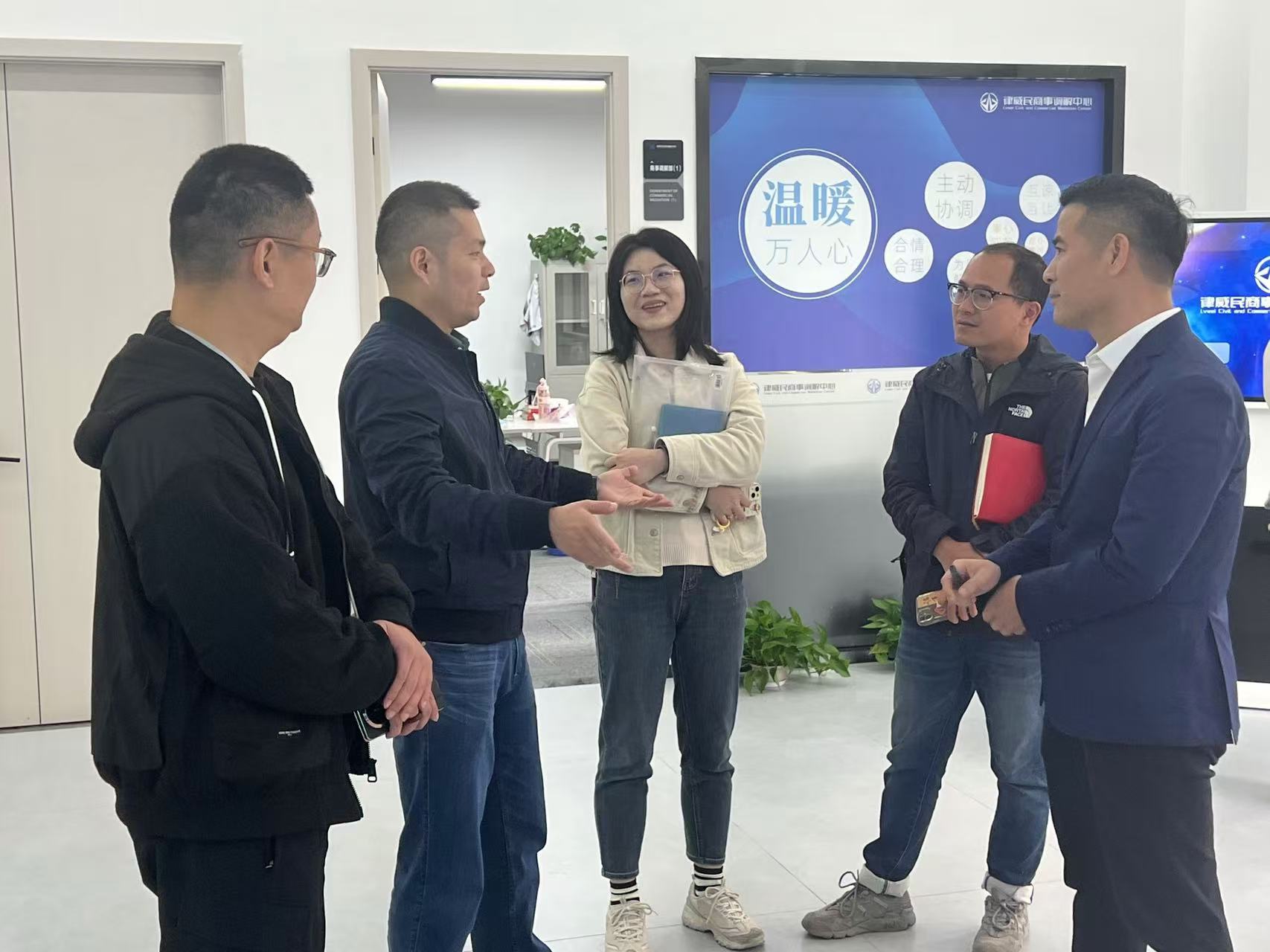 拱墅区祥符街路党工委副书记姚亦文一行光临j9国际站备用律威民商事排解中心调研领导