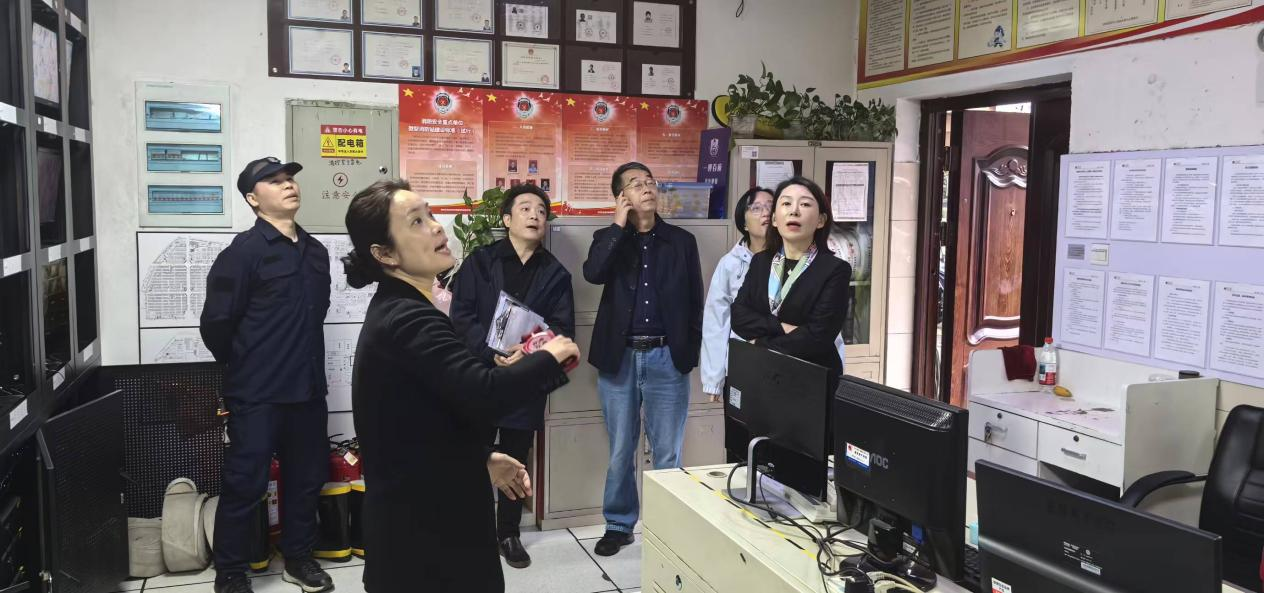 钱江商城迎接大关街路节前消防安全查抄，全力筑牢节日“防火墙”