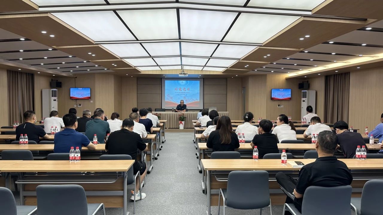 落实党课宣讲  抓好主题进建