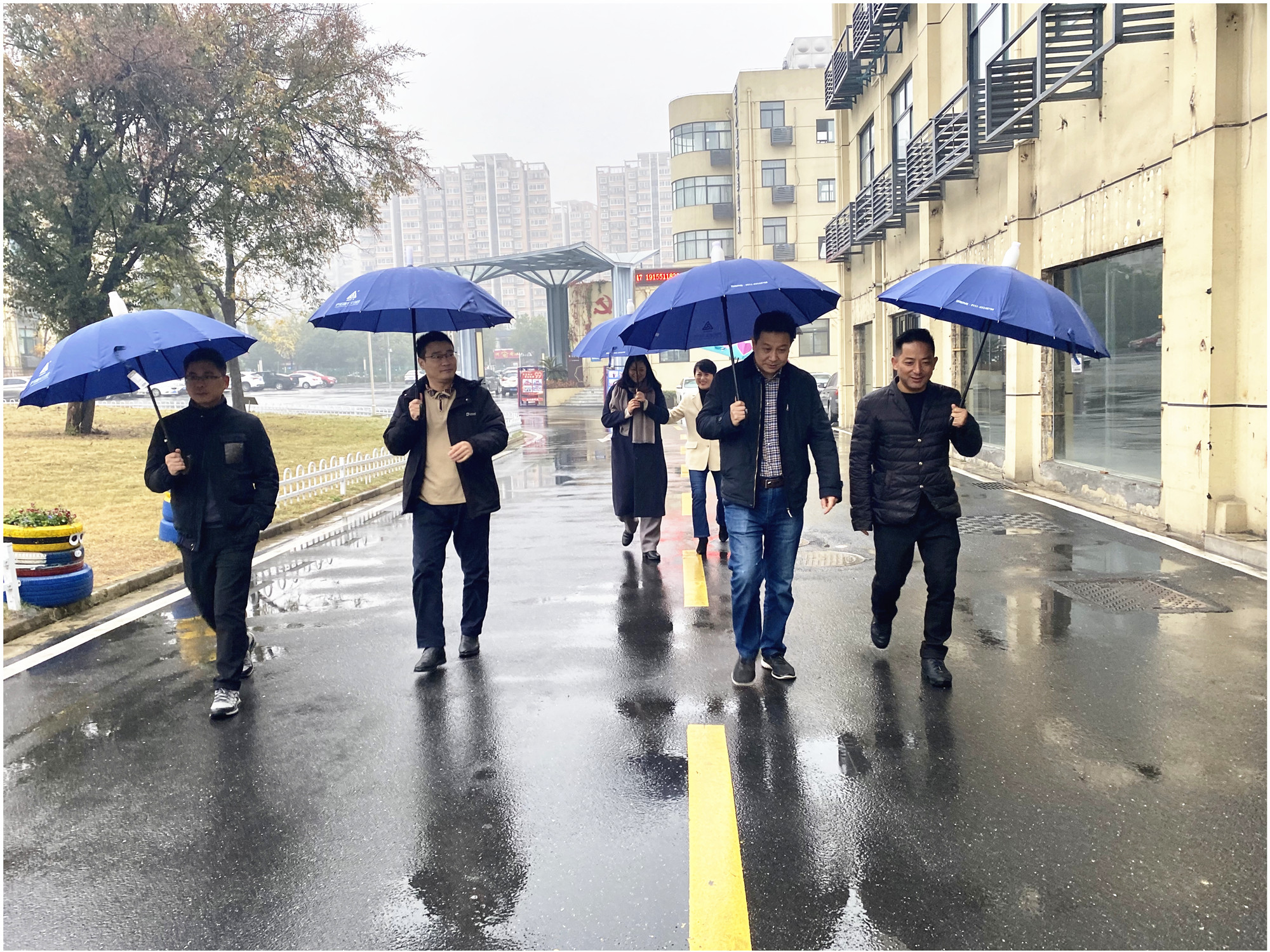 庐阳区总工会党组书记夏辉 光临庐阳j9国际站备用文创园调研