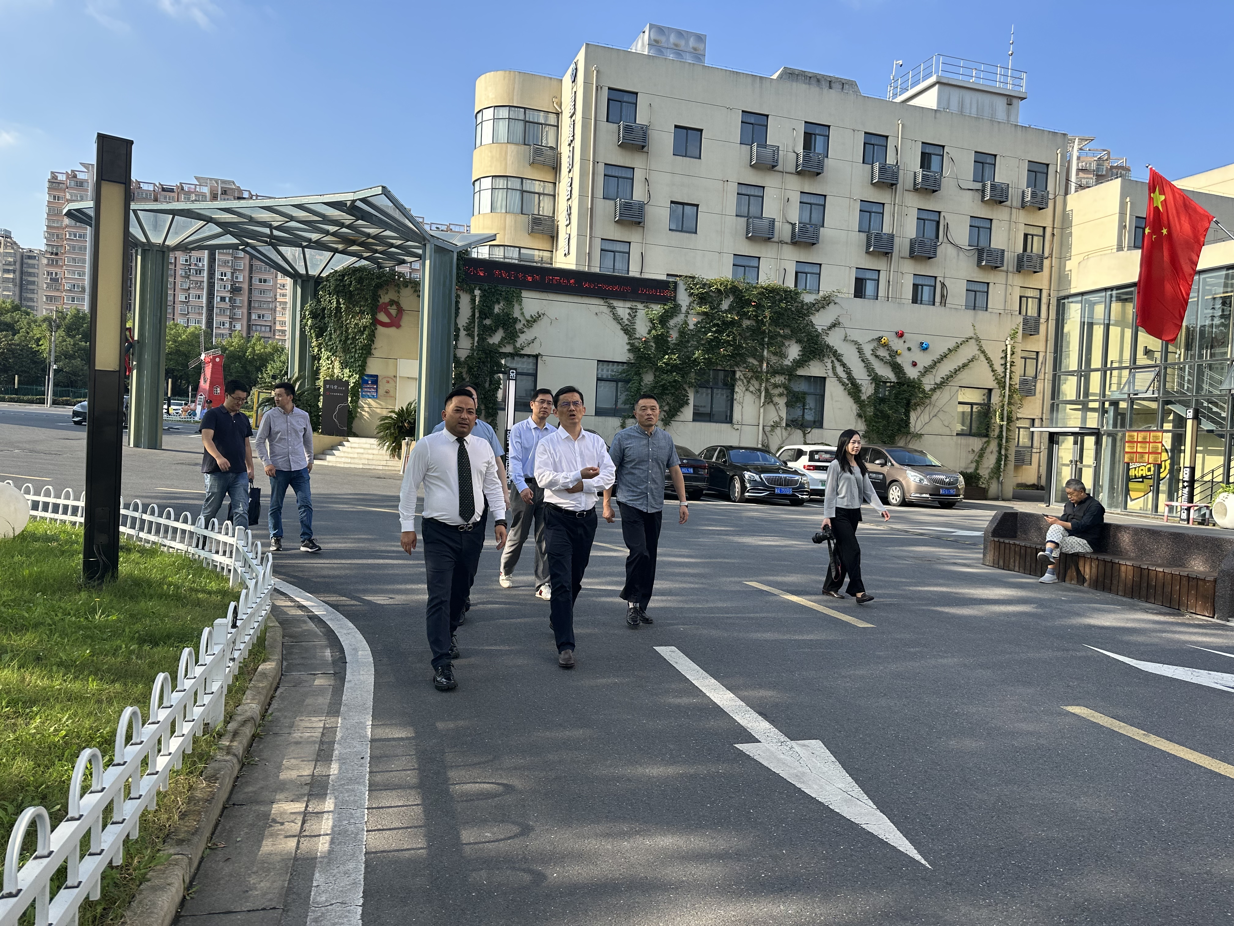   庐阳区委书记高强光临庐阳j9国际站备用文创园调研
