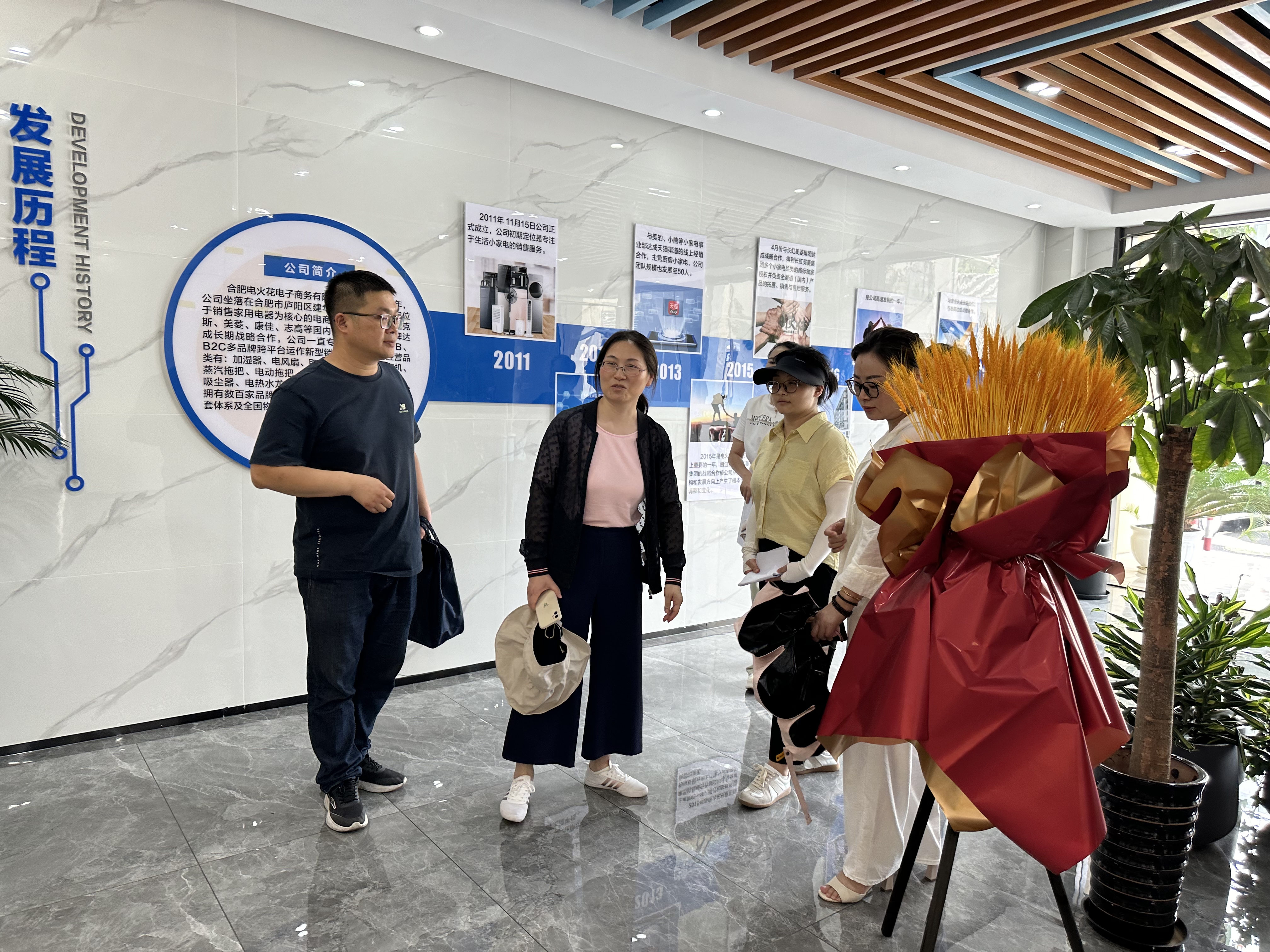 合肥市文旅局专家组光临庐阳j9国际站备用文创园调研领导