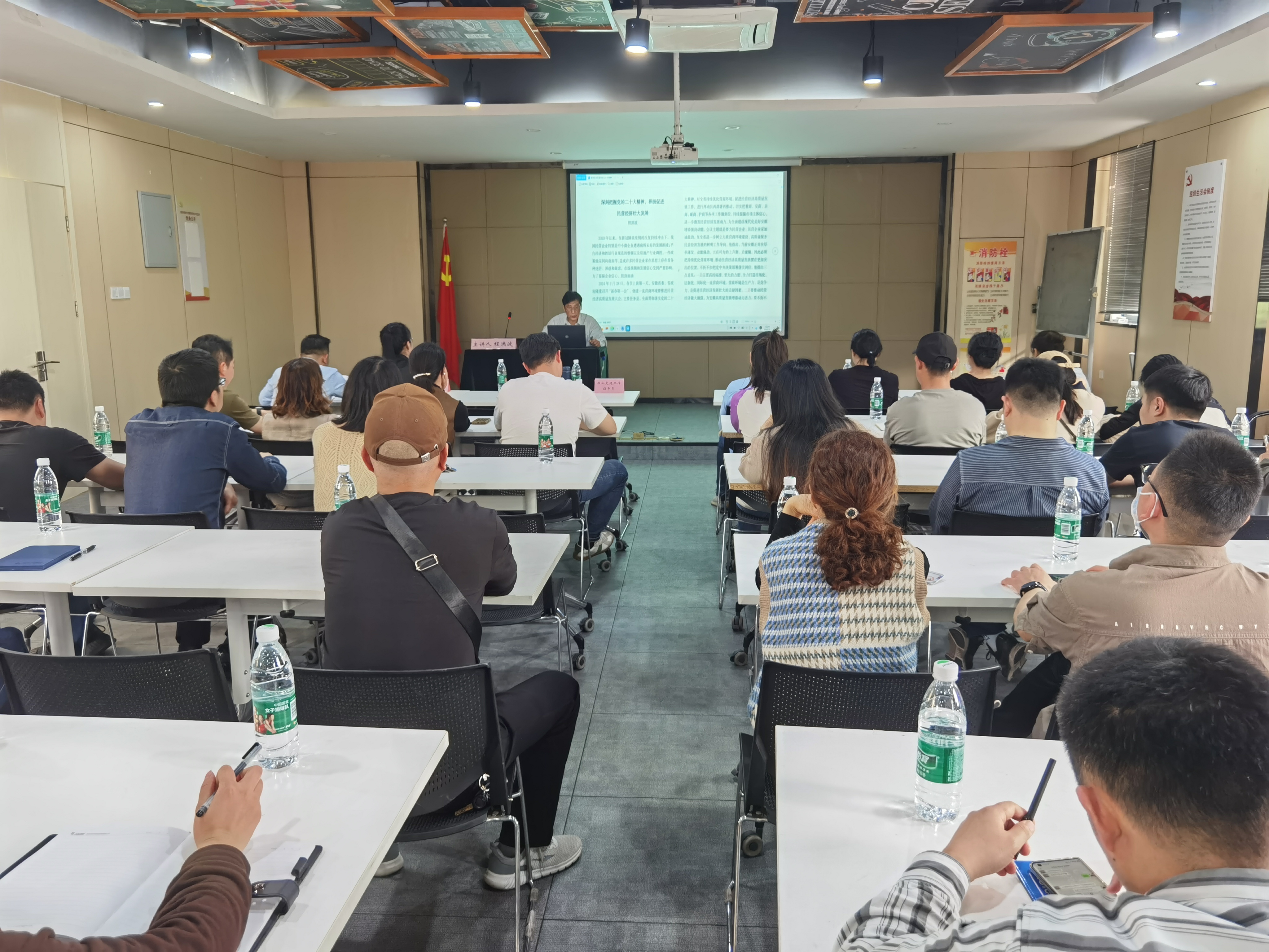 海棠街路第五批非公党建工作领导员联席会议在庐阳j9国际站备用文创园顺利召开