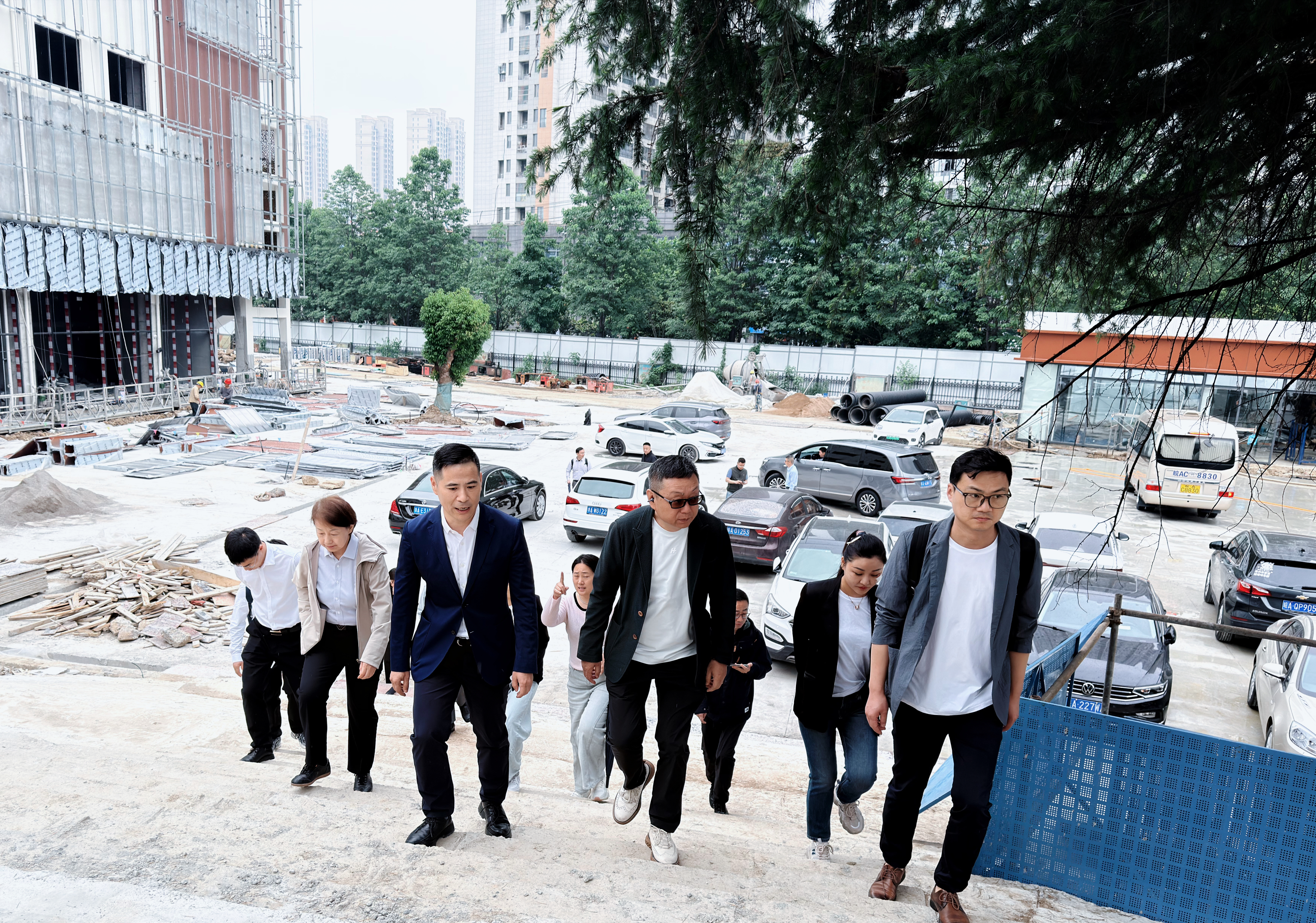 百胜餐饮集团赴355创意社区调研互换