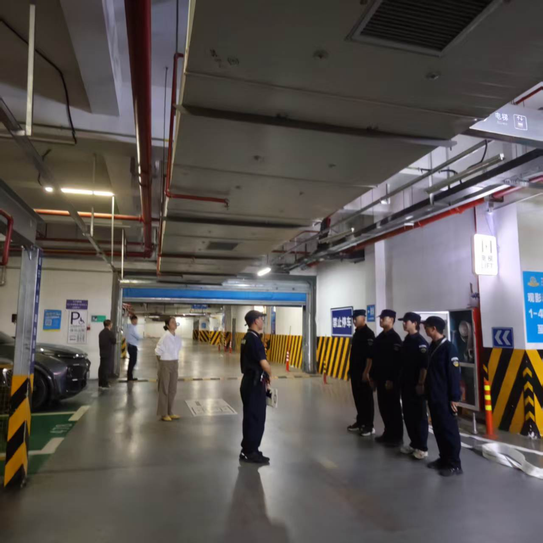 筑牢安全防线 护航节日安然 ——水晶城发展节前消防查抄与结合演练