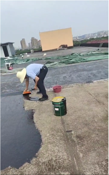 屋顶防水工程启动，保险商户经营无忧