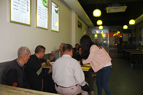 20151021沉阳节送长命面活动2.jpg 20151021沉阳节送长命面活动2.jpg