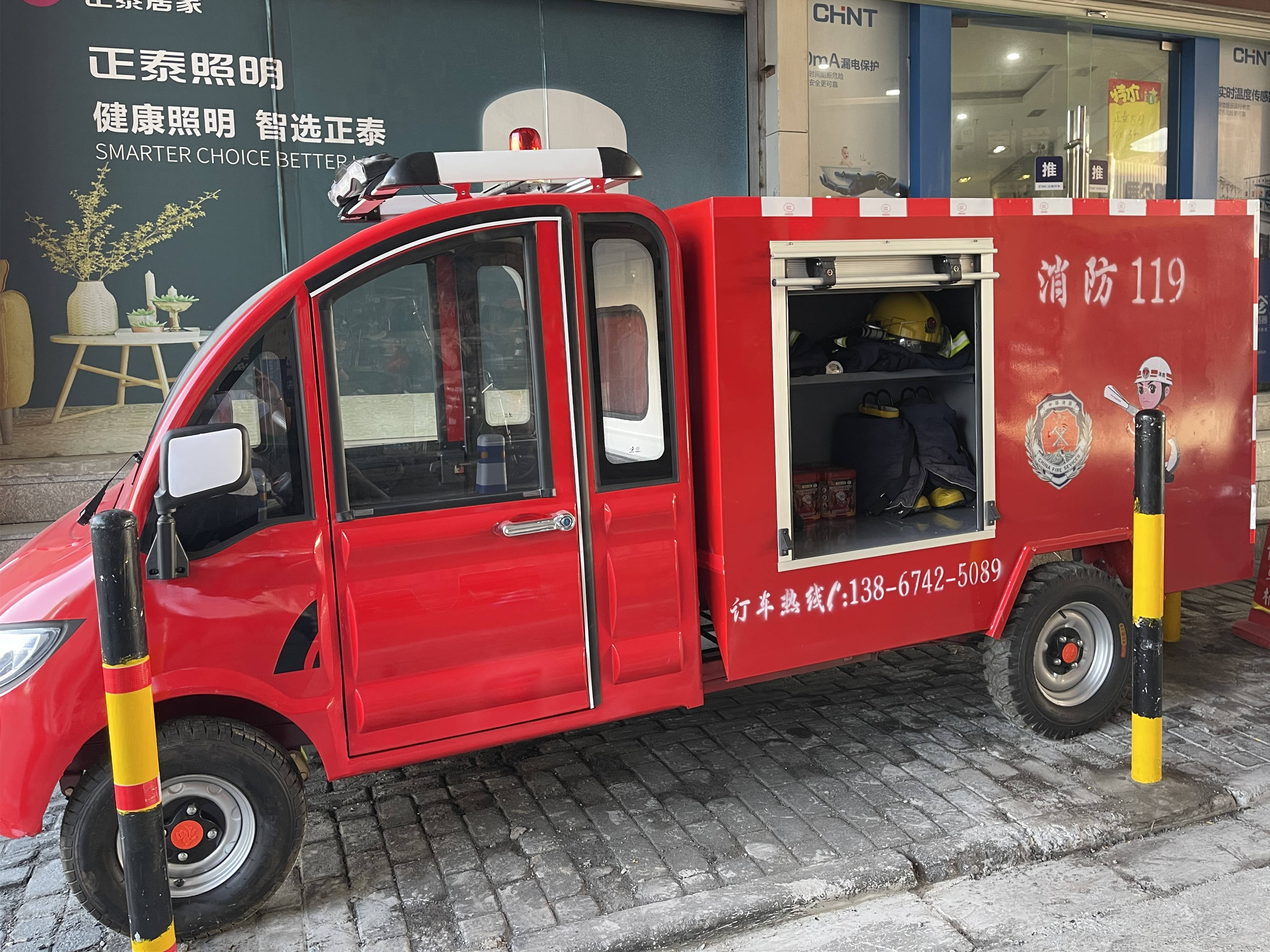 微型消防车.jpg 微型消防车.jpg